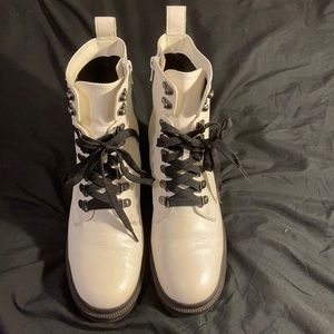 Women’s chunky heel booties